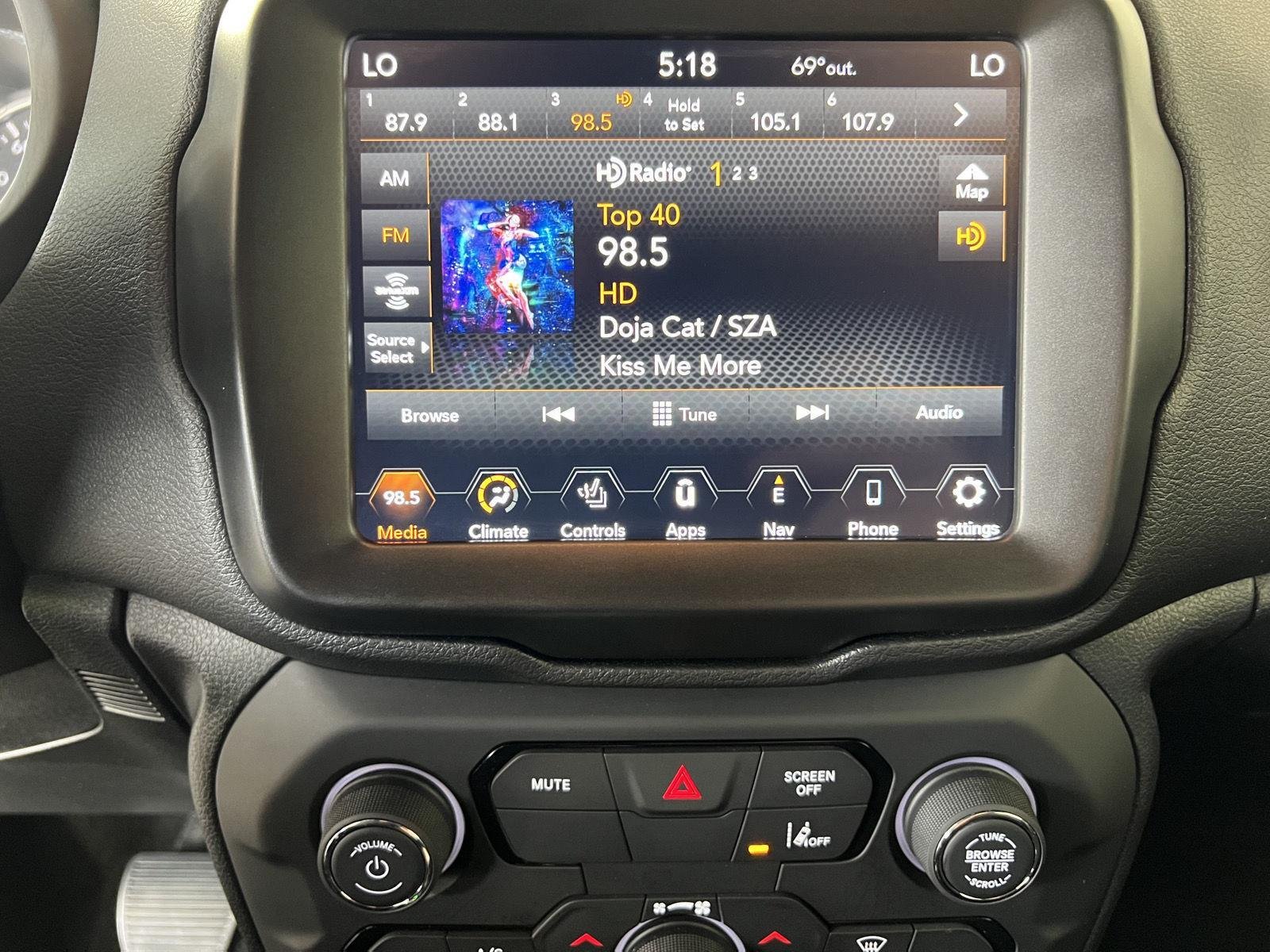 Used 2022 Black Clearcoat Jeep Altitude image 19