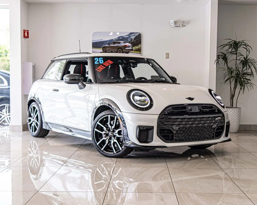 Used 2026 White MINI Signature Plus image 5