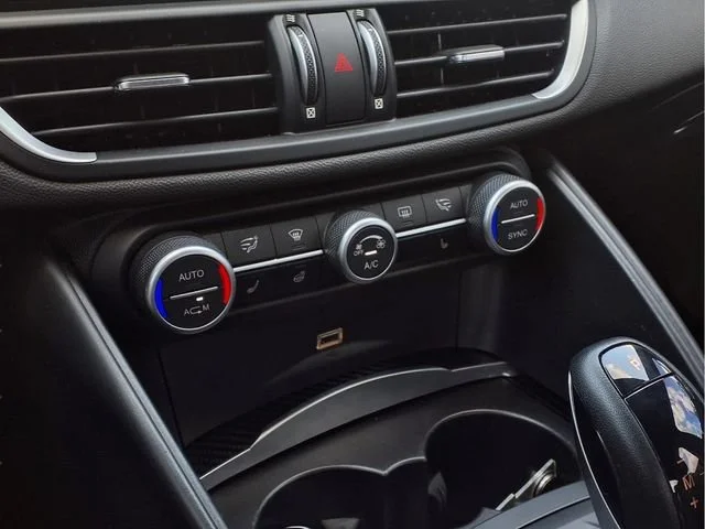 Used 2018  Alfa Romeo  image 6