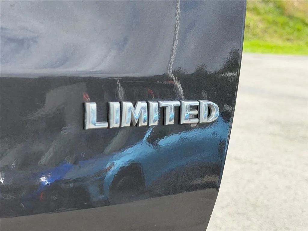Used 2020 Gray Jeep Limited image 28