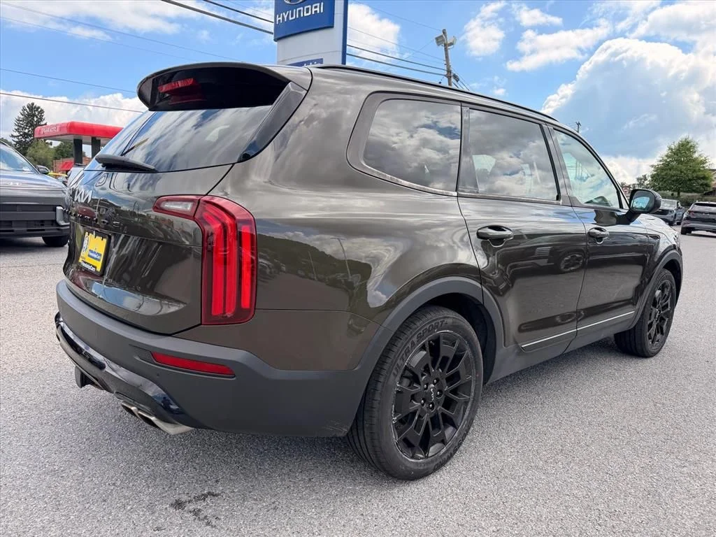 Used 2022 Green Kia EX image 13