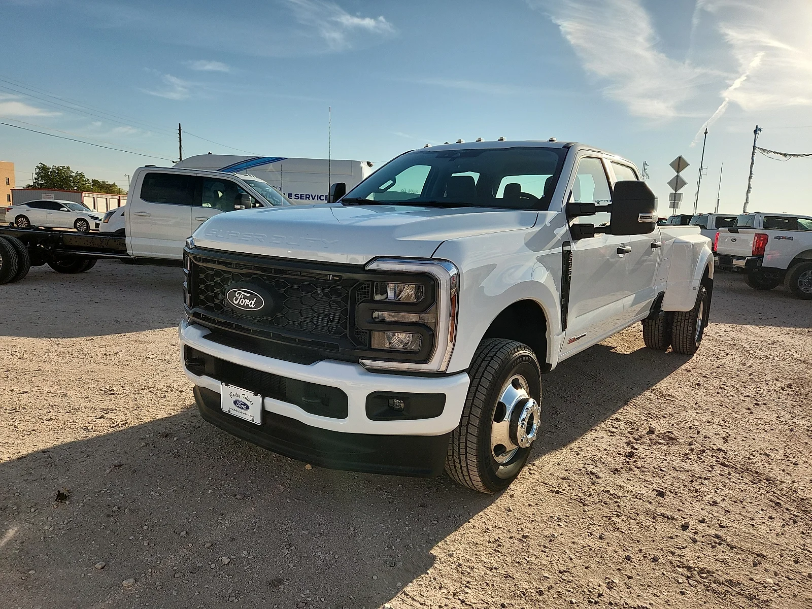 New 2027 Oxford White Ford XL image 3