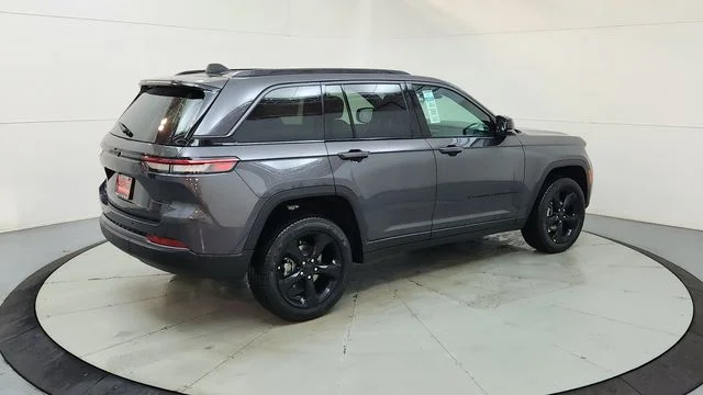 New 2026 Baltic Gray Metallic Clear-Coat Exterior Paint Jeep Limited image 10