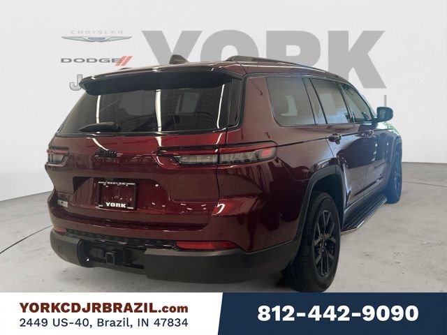 Used 2024 Red Jeep Altitude image 5