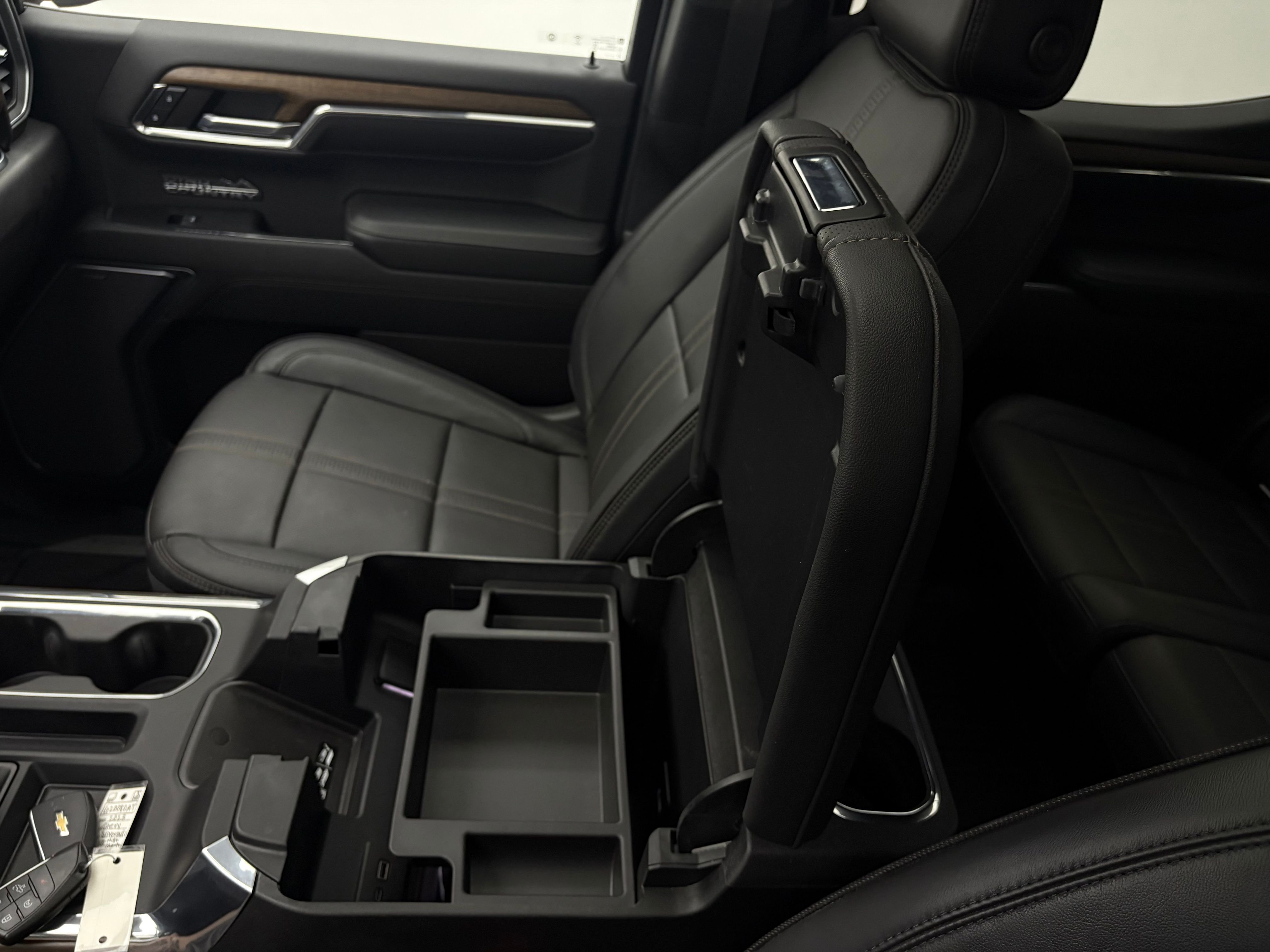 Used 2023 Iridescent Pearl Tricoat Chevrolet High Country image 34