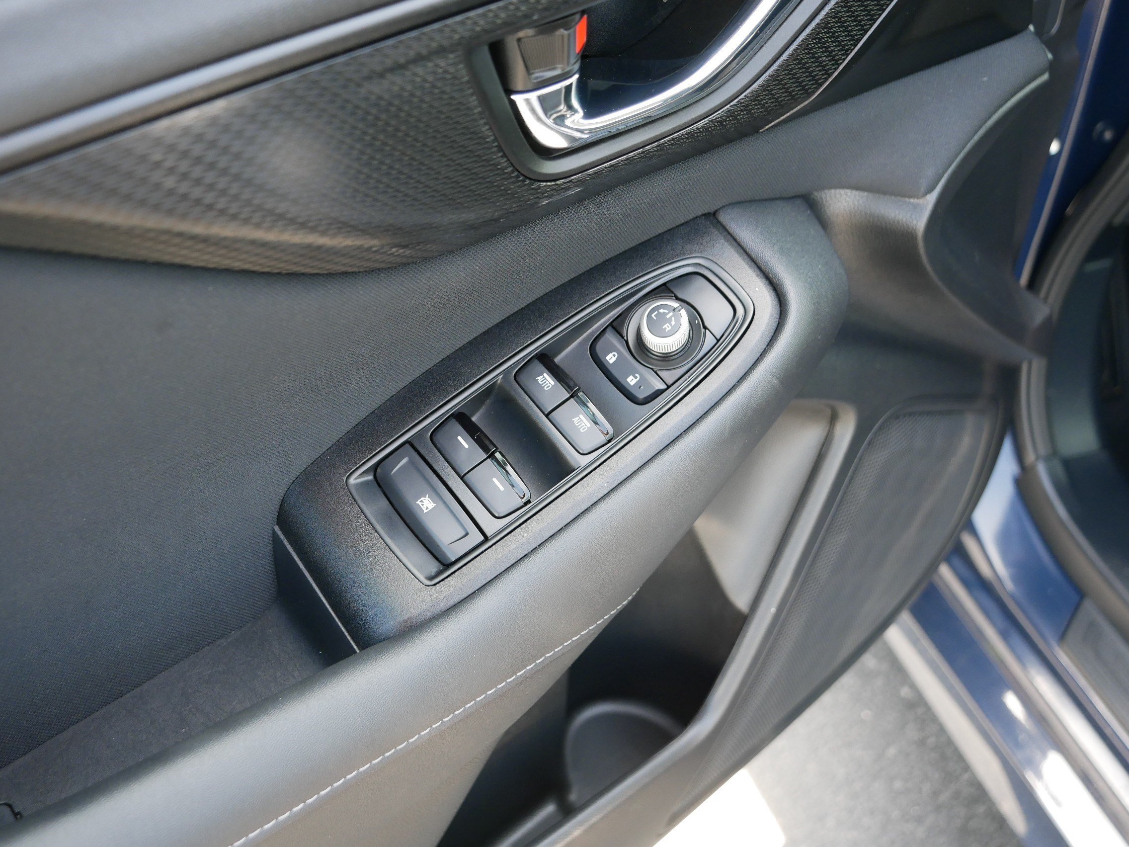 Used 2025 Cosmic Blue Pearl Subaru Premium image 19