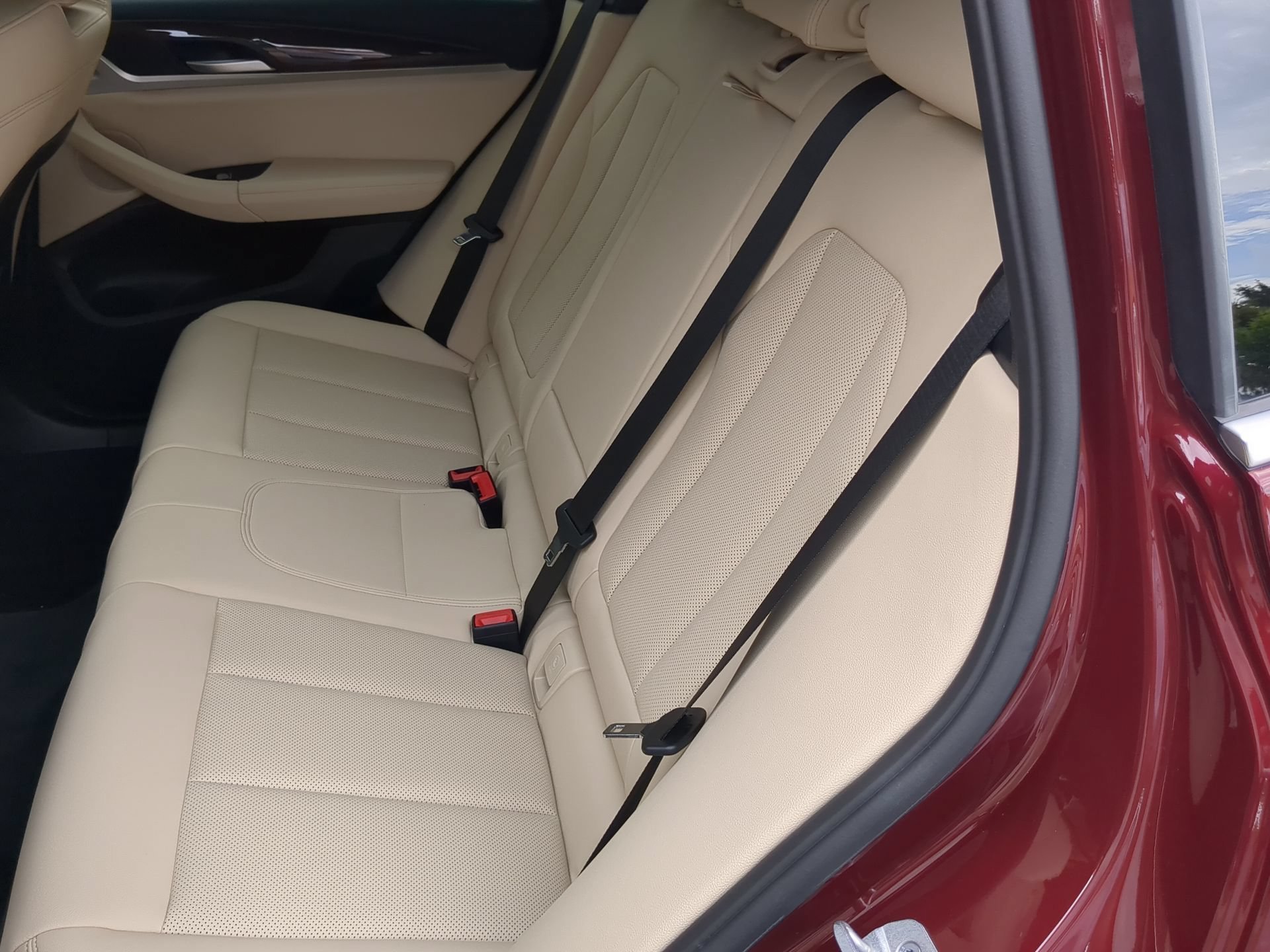 Used 2024 Aventurin Red Metallic BMW sDrive30i image 53