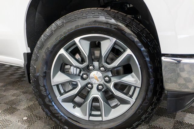 New 2026 Summit White Chevrolet LT (2FL) image 8