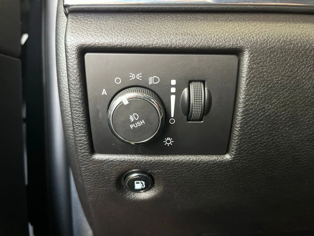 Used 2020 Blue Jeep Limited image 14