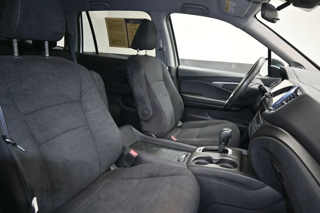 Used 2019 White Diamond Pearl Honda EX image 11
