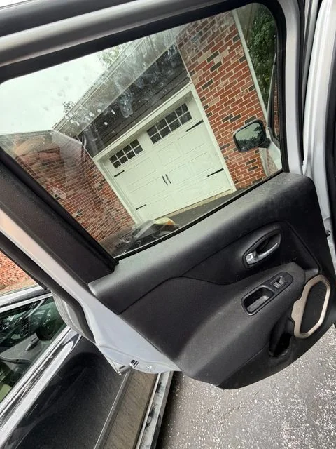Used 2017 Silver Jeep Latitude image 3