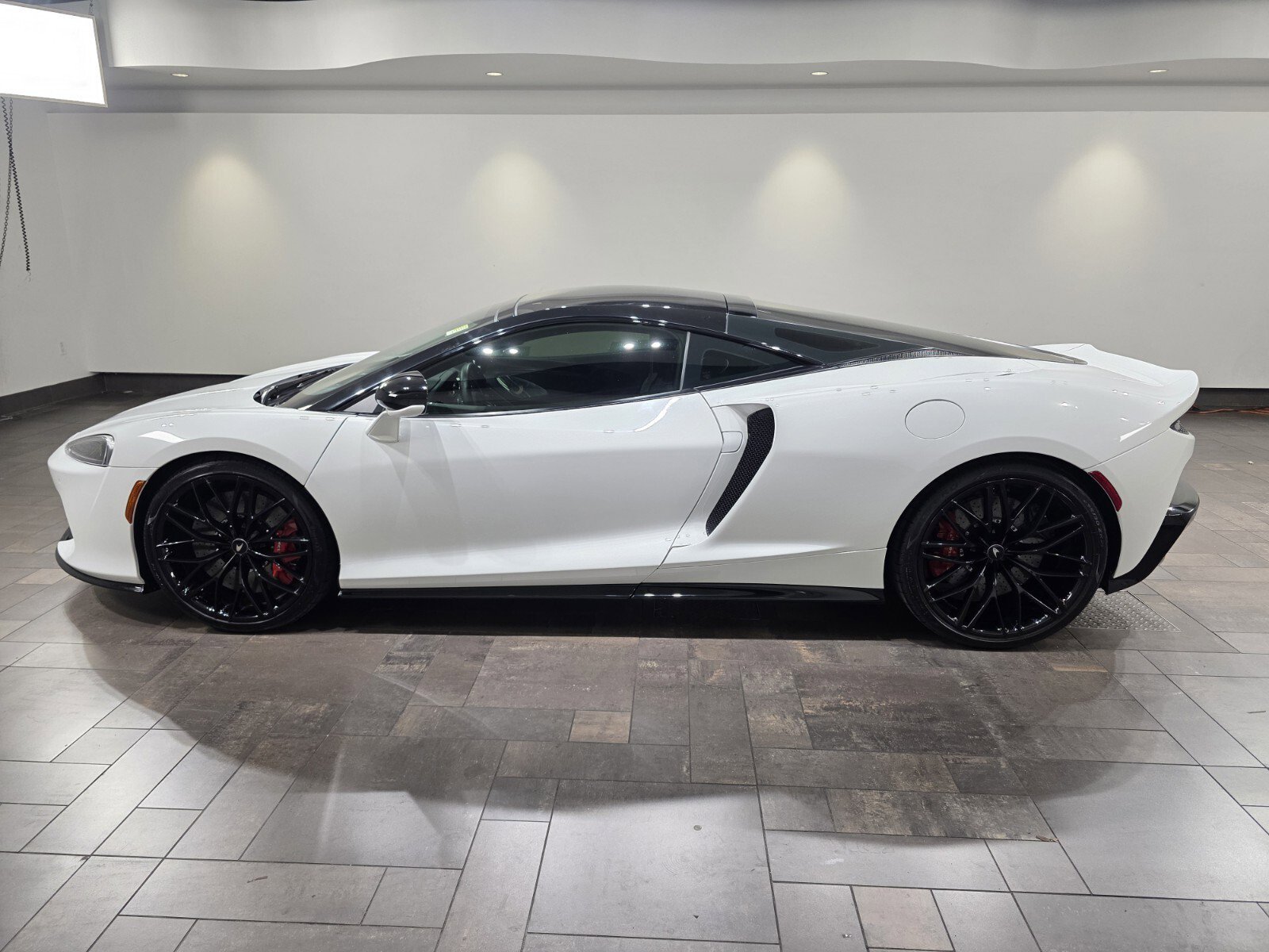 Used 2023 Silica White McLaren  image 3