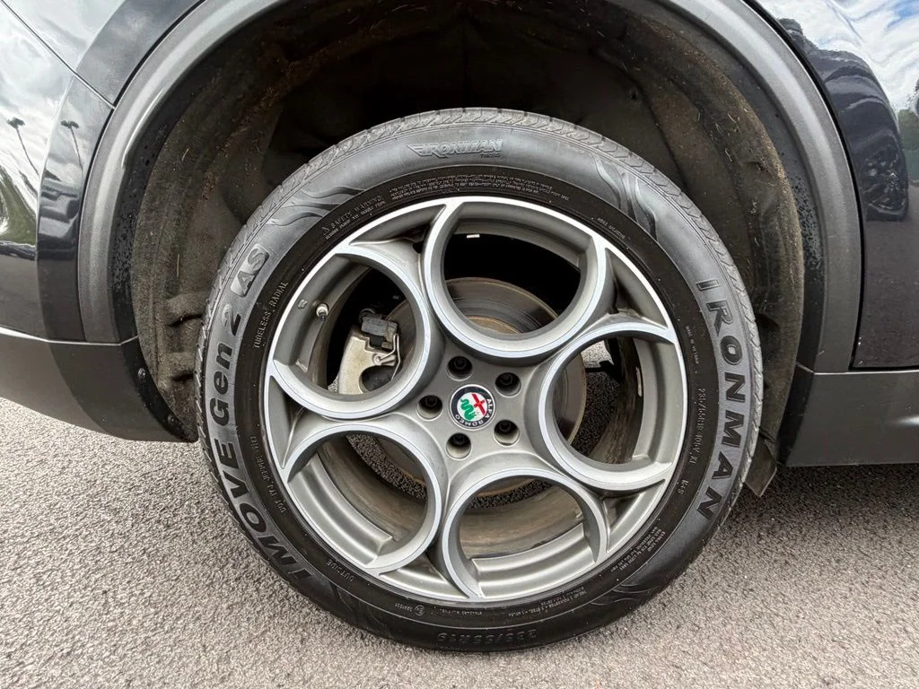 Used 2018 Black Metallic Alfa Romeo Base image 10