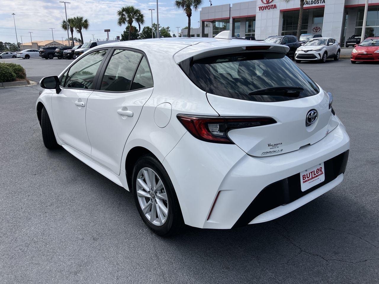 Used 2025 White (Ice Cap) Toyota SE image 3