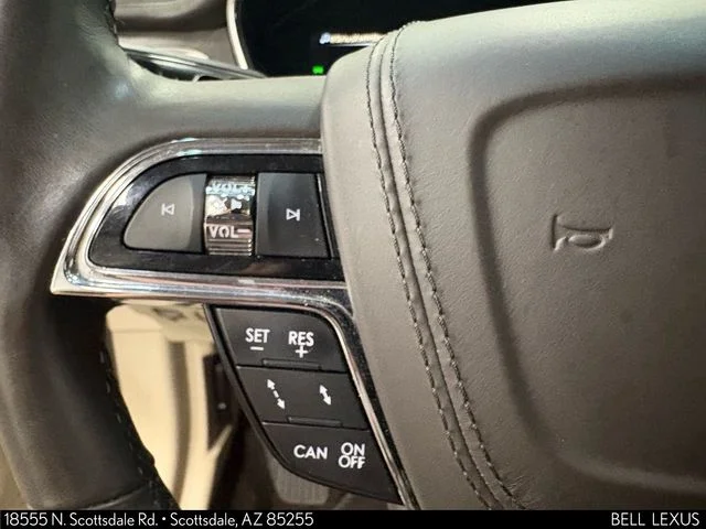 Used 2017 Gold Lincoln Reserve image 22