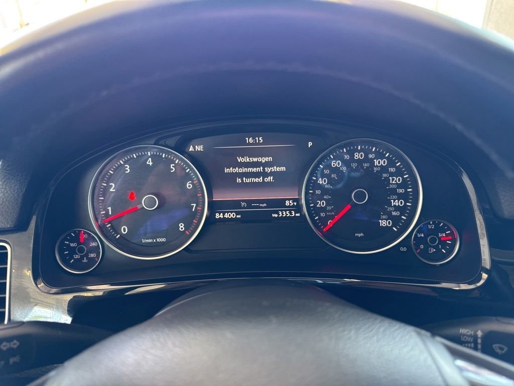 Used 2017 Gray Volkswagen V6 image 13