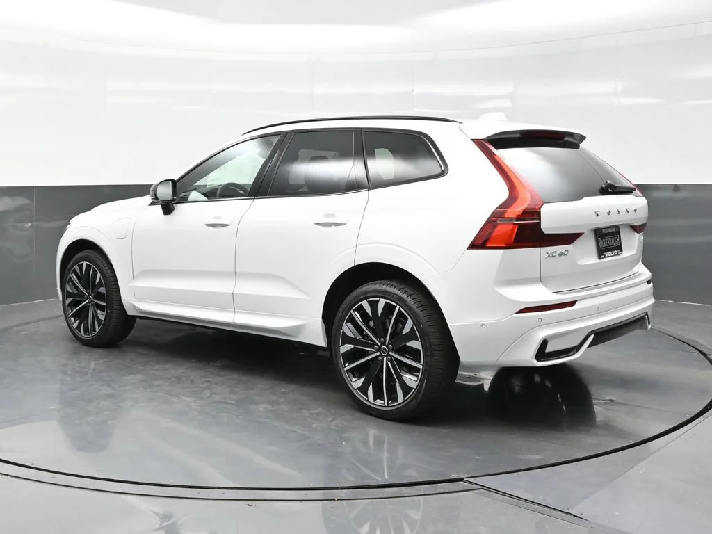 New 2027 Crystal White Volvo T8 Ultra image 4