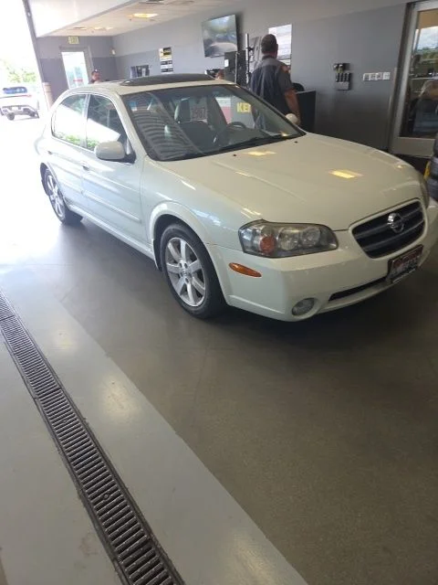 Used 2002 White Nissan GLE image 10