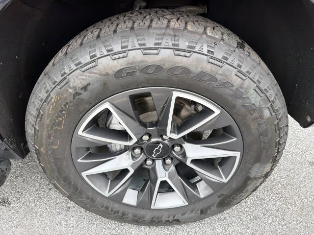 Used 2021 MIDNIGHT BLUE METALLIC Chevrolet Z71 image 12