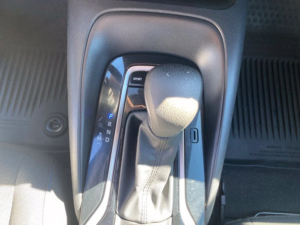 Used 2022  Toyota SE image 25