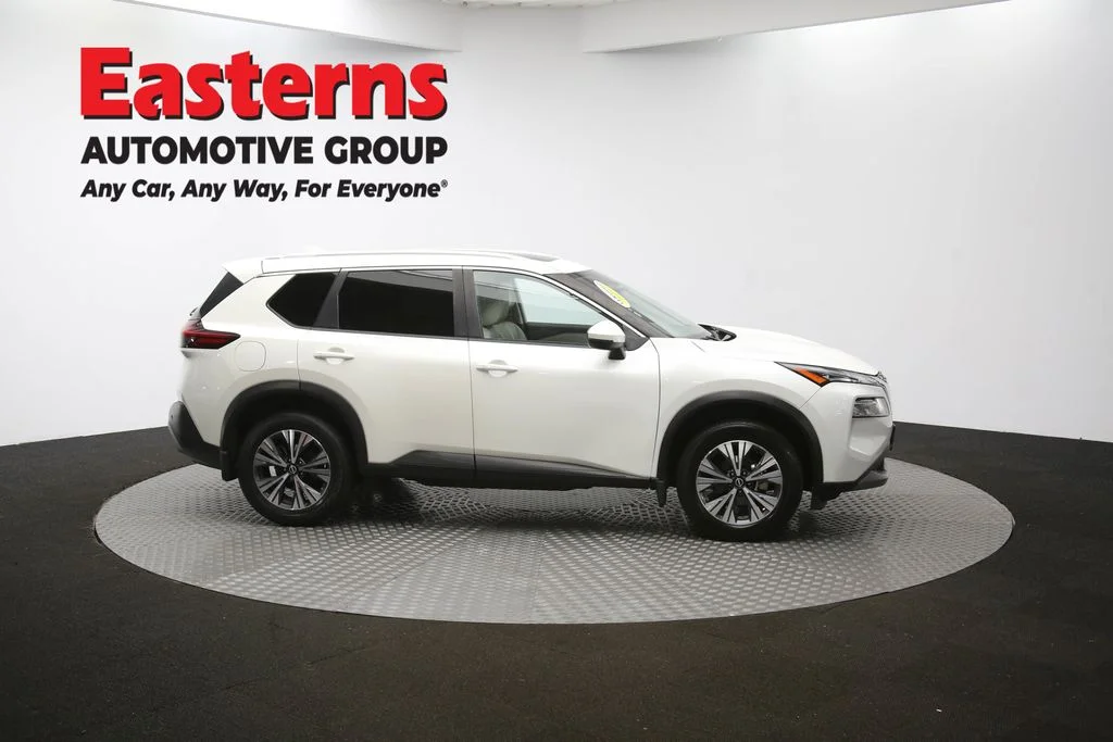 Used 2022 White Nissan SV image 47