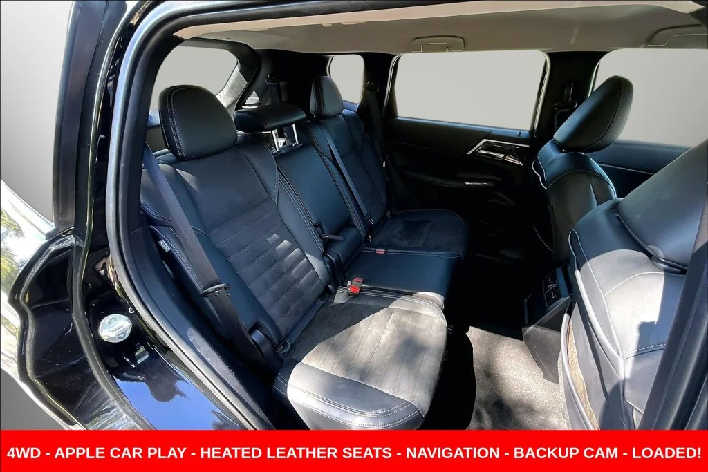 Used 2022  Mitsubishi SE image 31