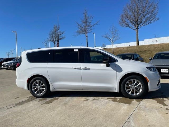 New 2026 Bright White Clearcoat Chrysler Limited image 5