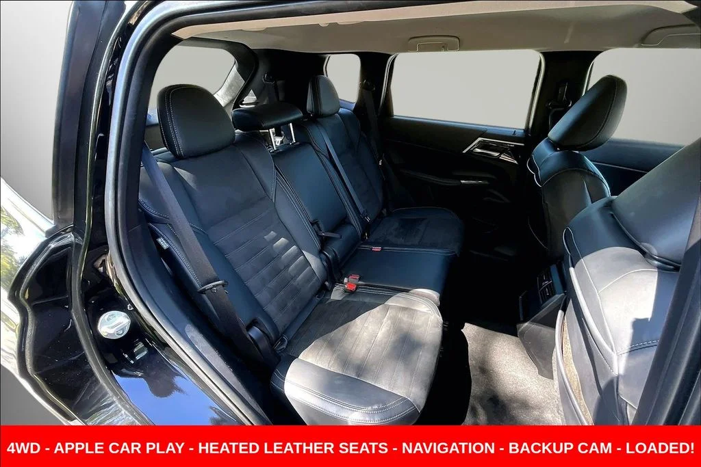 Used 2022  Mitsubishi SE image 31