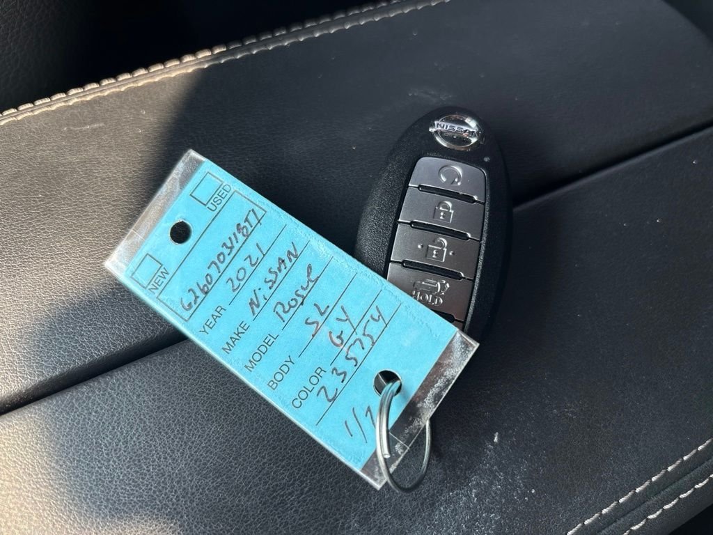 Used 2021 Gold Nissan SL image 34
