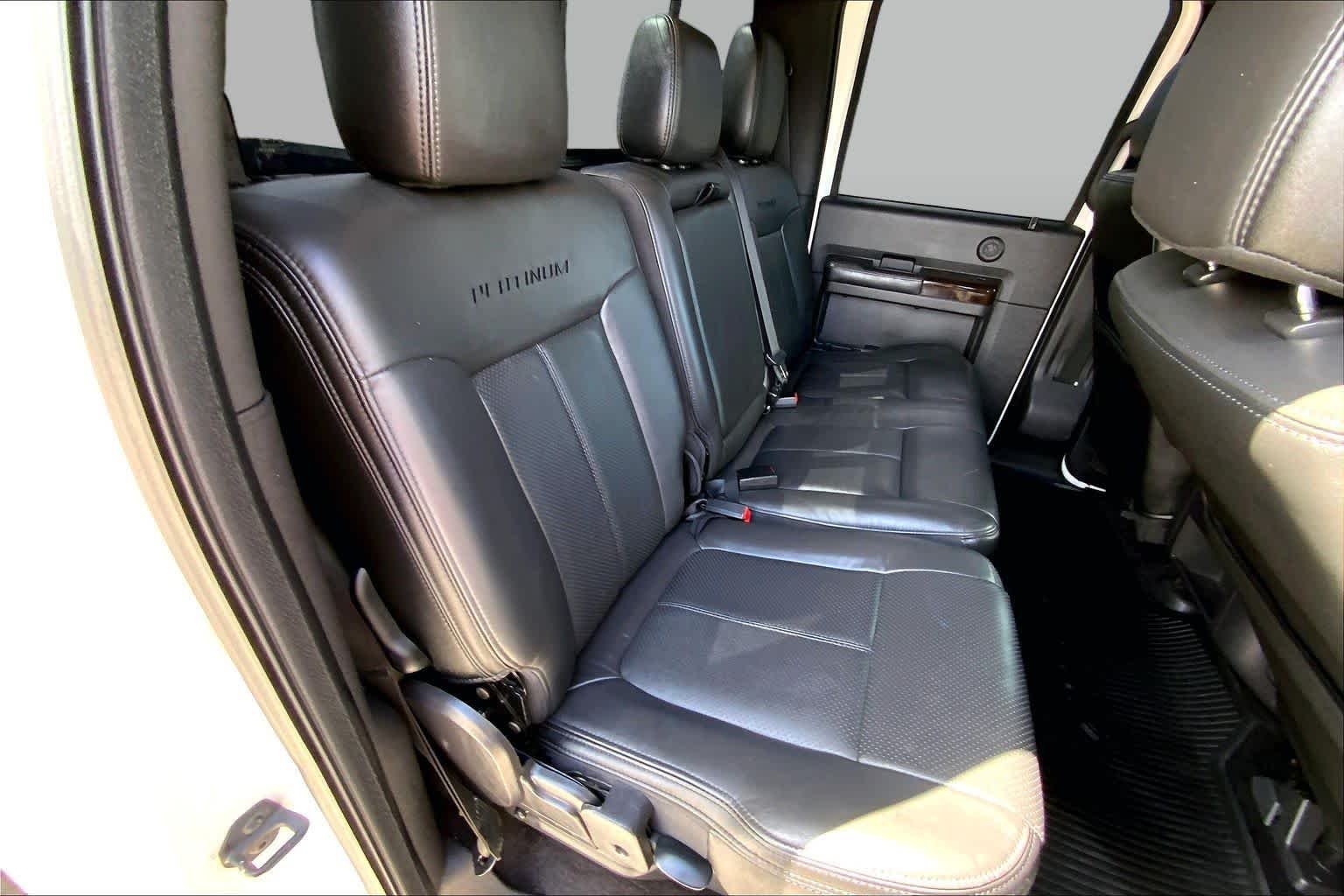 Used 2015 White Platinum Metallic Tri-Coat Ford Platinum image 19
