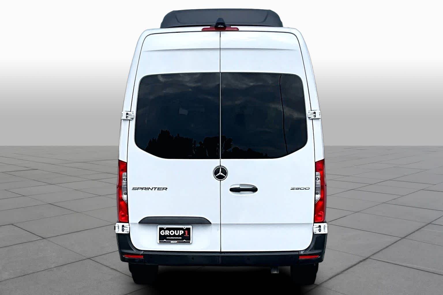 Used 2025 Arctic White Mercedes-Benz  image 5