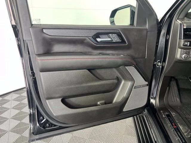 2025 GMC Yukon AT4 Ultimate - Photo 18