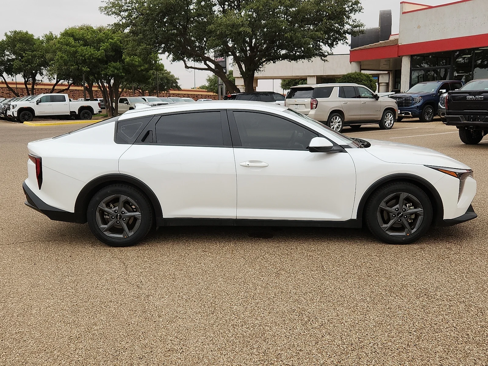 Used 2025 White Kia LXS image 5