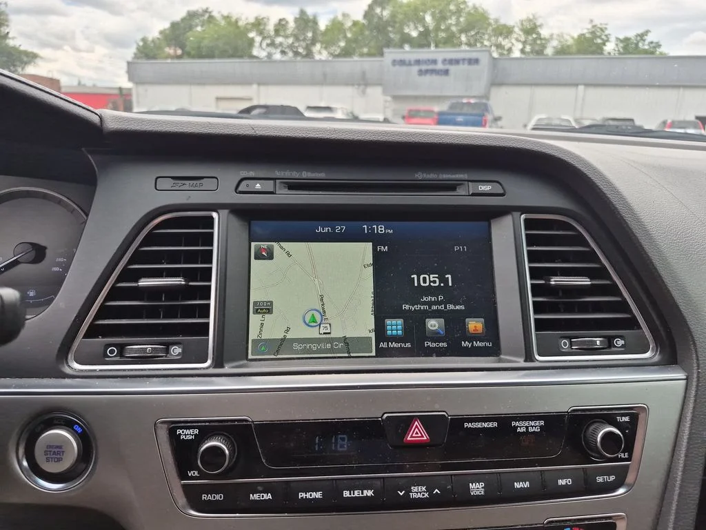 Used 2015 Shale Gray Metallic Hyundai Limited image 27