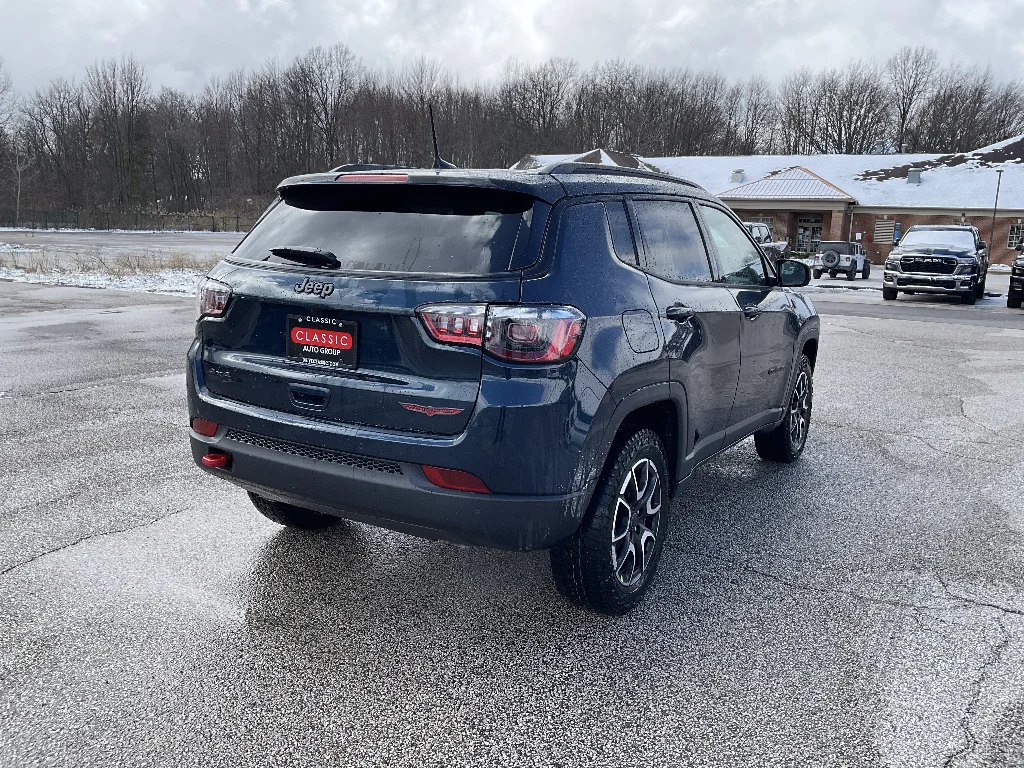 New 2026 Fathom Blue Pearl-Coat Exterior Paint Jeep Trailhawk image 7