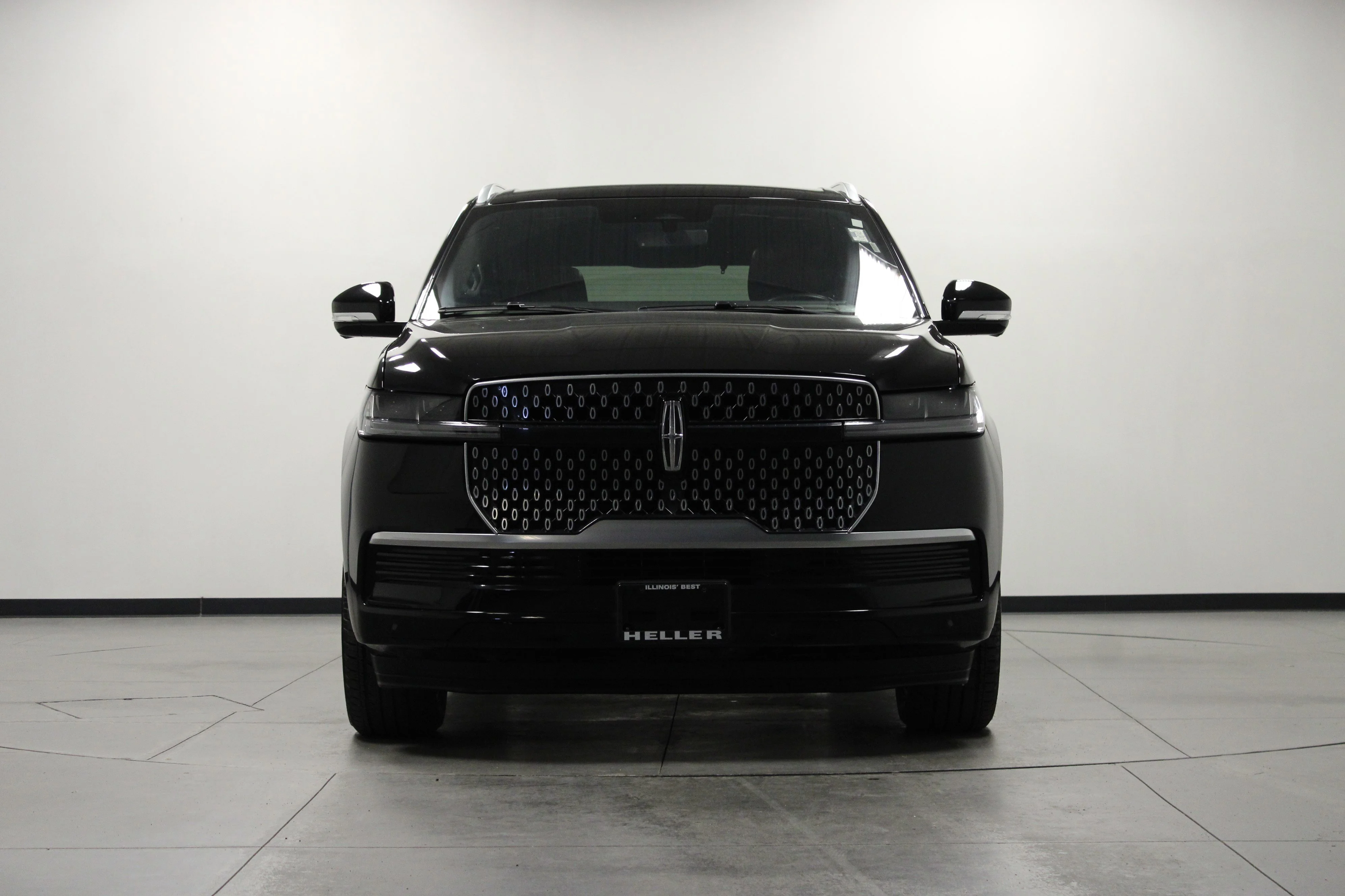 Used 2025 Black Metallic Lincoln Reserve image 9