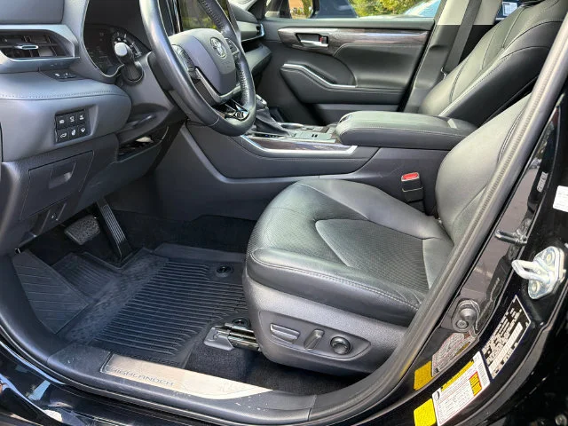 Used 2021 Black Toyota Hybrid Platinum image 9