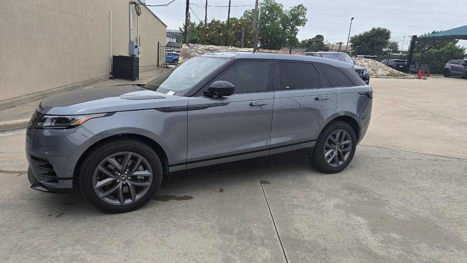 2026 Land Rover Range Rover Velar P250 Dynamic SE's photo