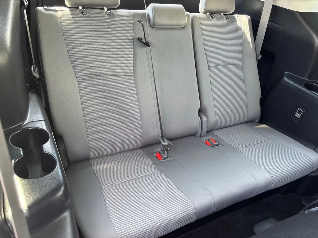 2023 Toyota Highlander L - Photo 17
