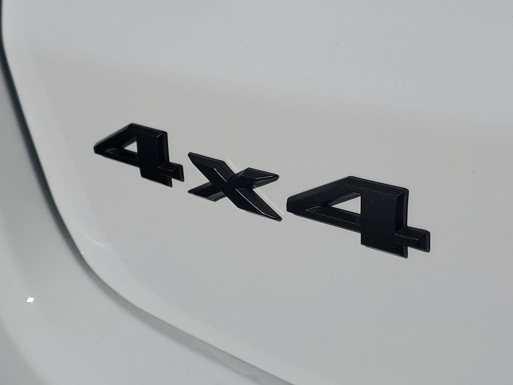 New 2026 Bright White Clearcoat Jeep Latitude image 6