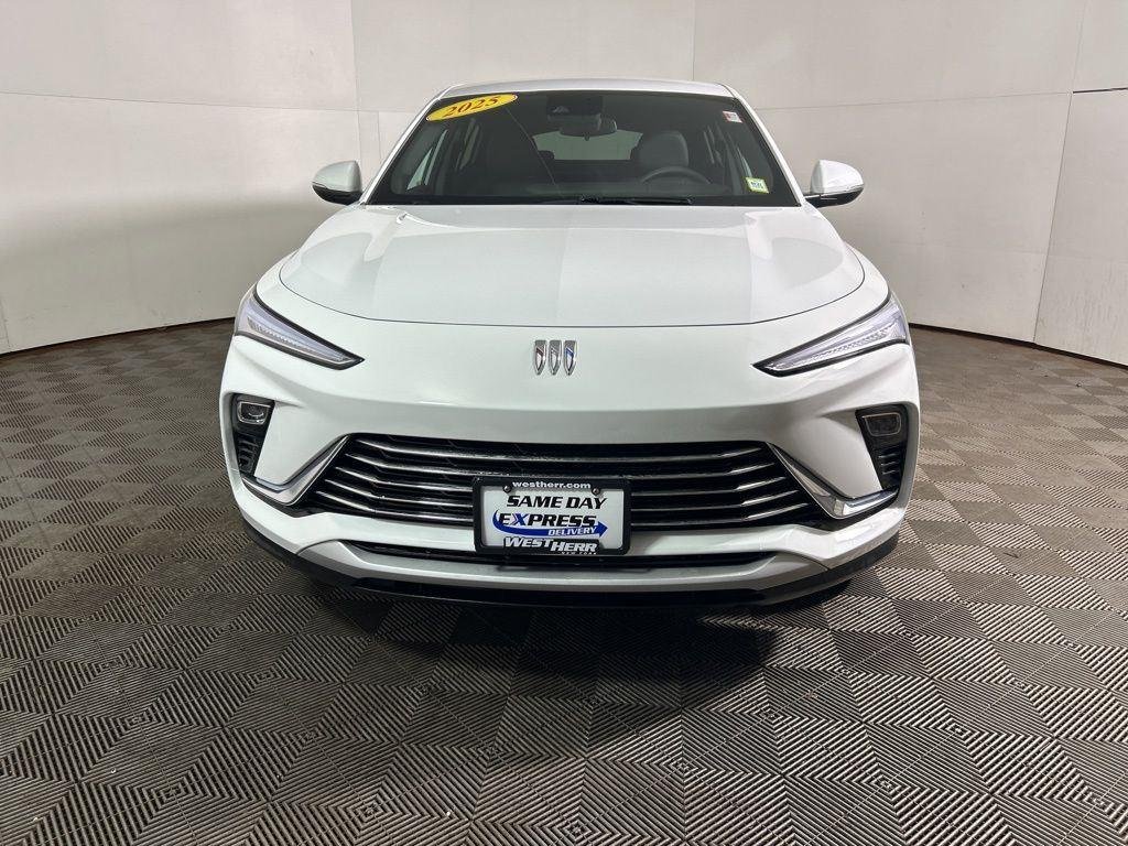 Used 2025 Summit White Buick Preferred image 12