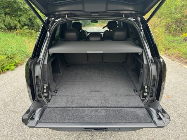 New 2027 Santorini Black Land Rover SE image 14