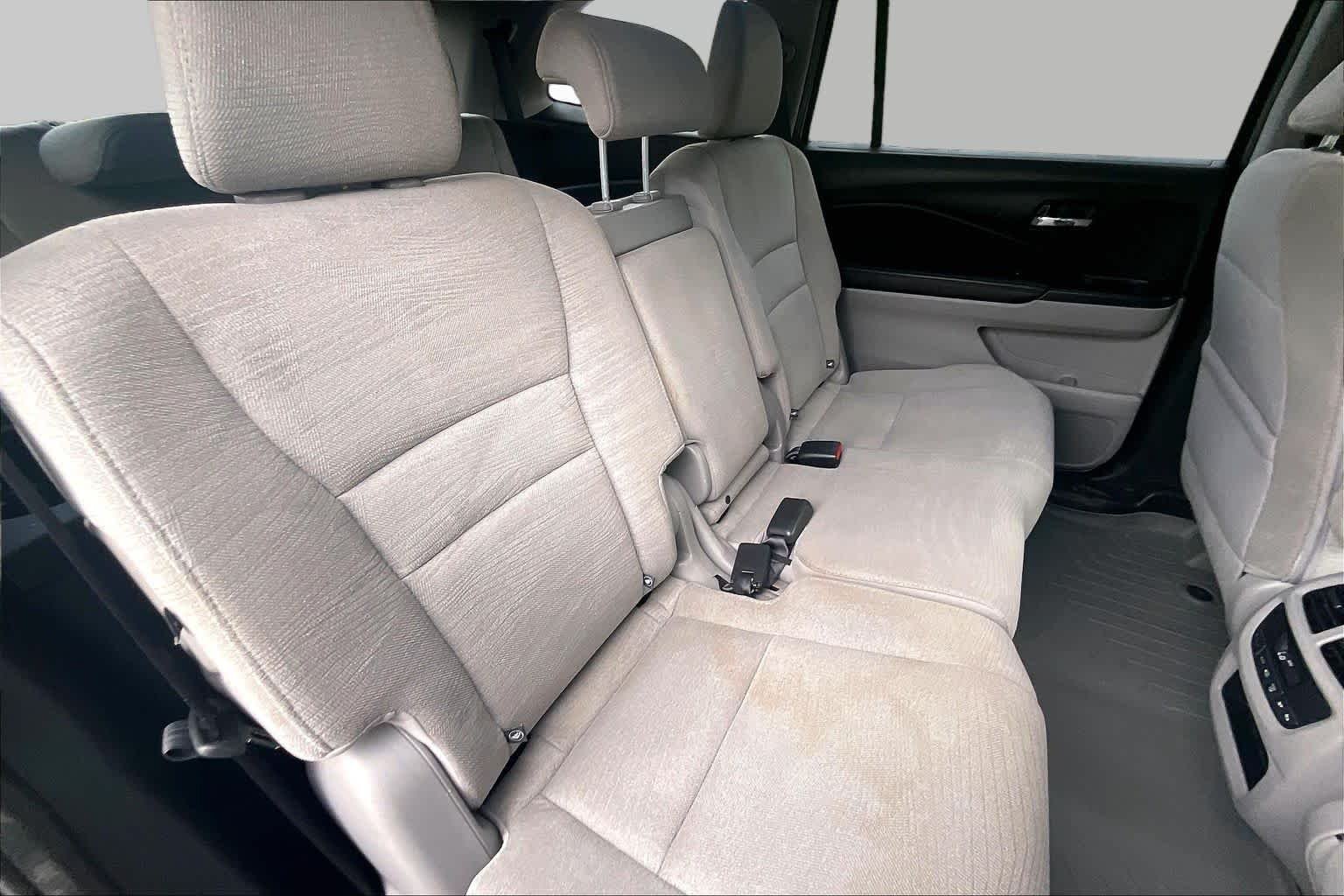 Used 2017  Honda EX image 34