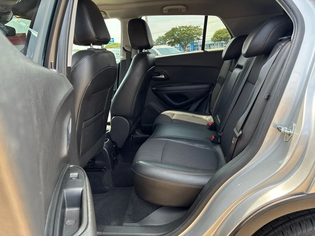 Used 2021 Silver Chevrolet LT image 28