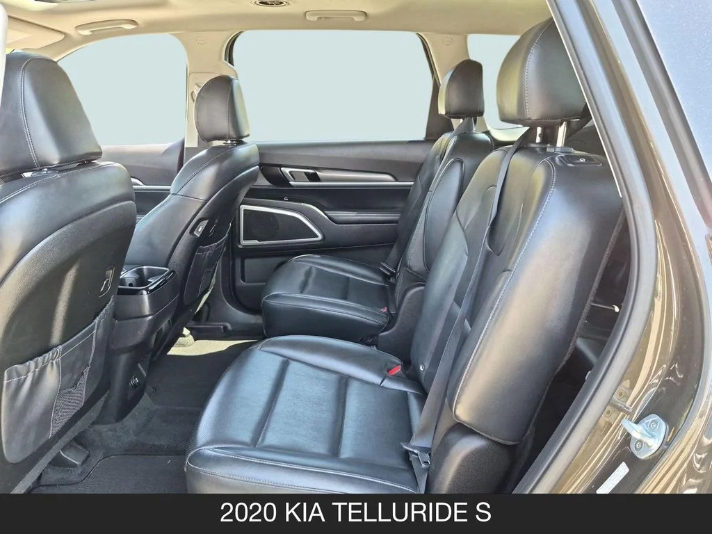 Used 2020 Green Kia S image 17