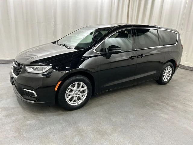 Used 2025 Black Chrysler Select image 2