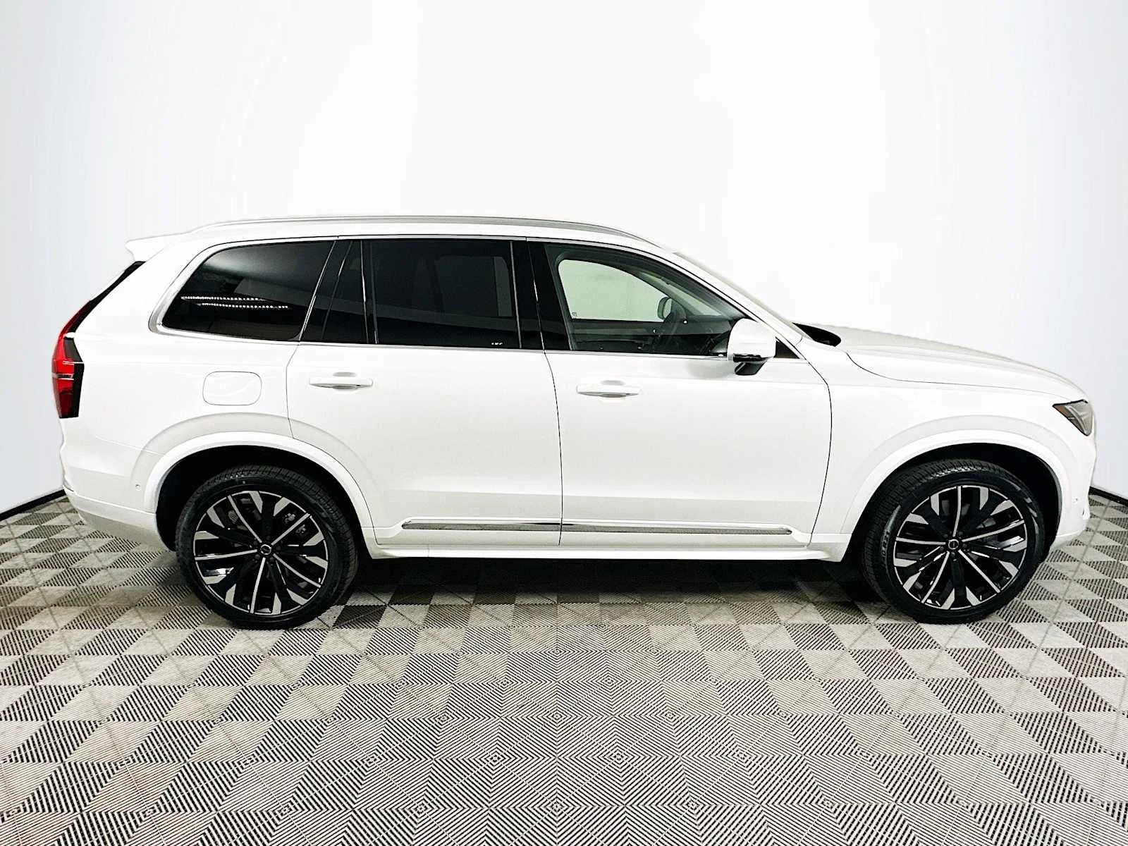 2025 Volvo XC90 Ultra - Photo 8