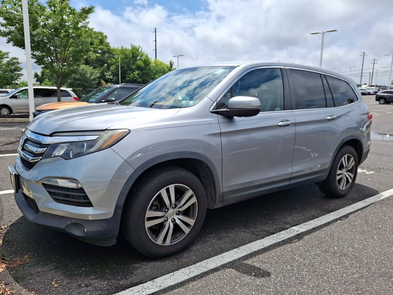 Used 2018 Lunar Silver Metallic Honda EX image 1
