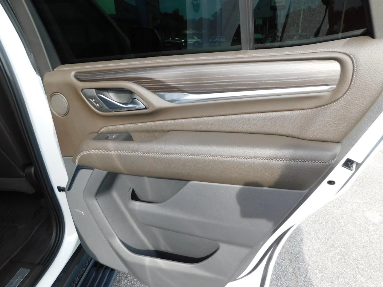 Used 2021 White GMC 4WD 4dr Denali image 11