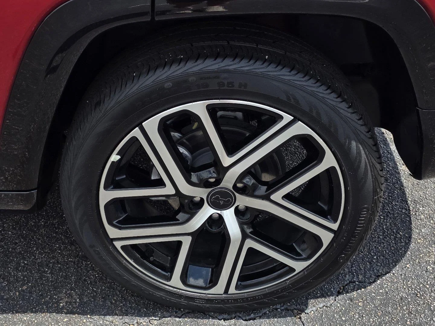 Used 2025 Velvet Red Pearlcoat Jeep Altitude X image 32